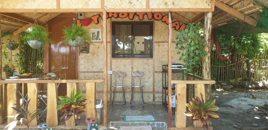 Traditional Filipino Transient House And Huts Near 100 Islands Wharf Alaminos Exterior foto