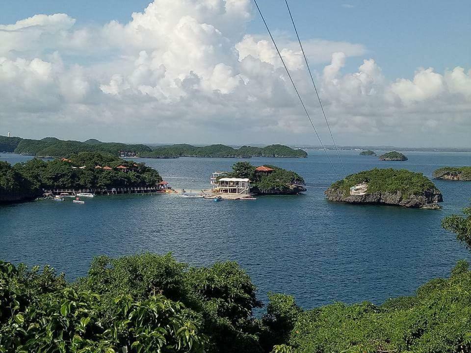 Traditional Filipino Transient House And Huts Near 100 Islands Wharf Alaminos Exterior foto